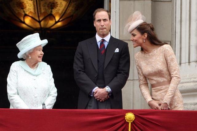 英国女王曾嫌弃凯特王妃没工作，一瓶酸辣酱拉近两人距离（组图） - 5
