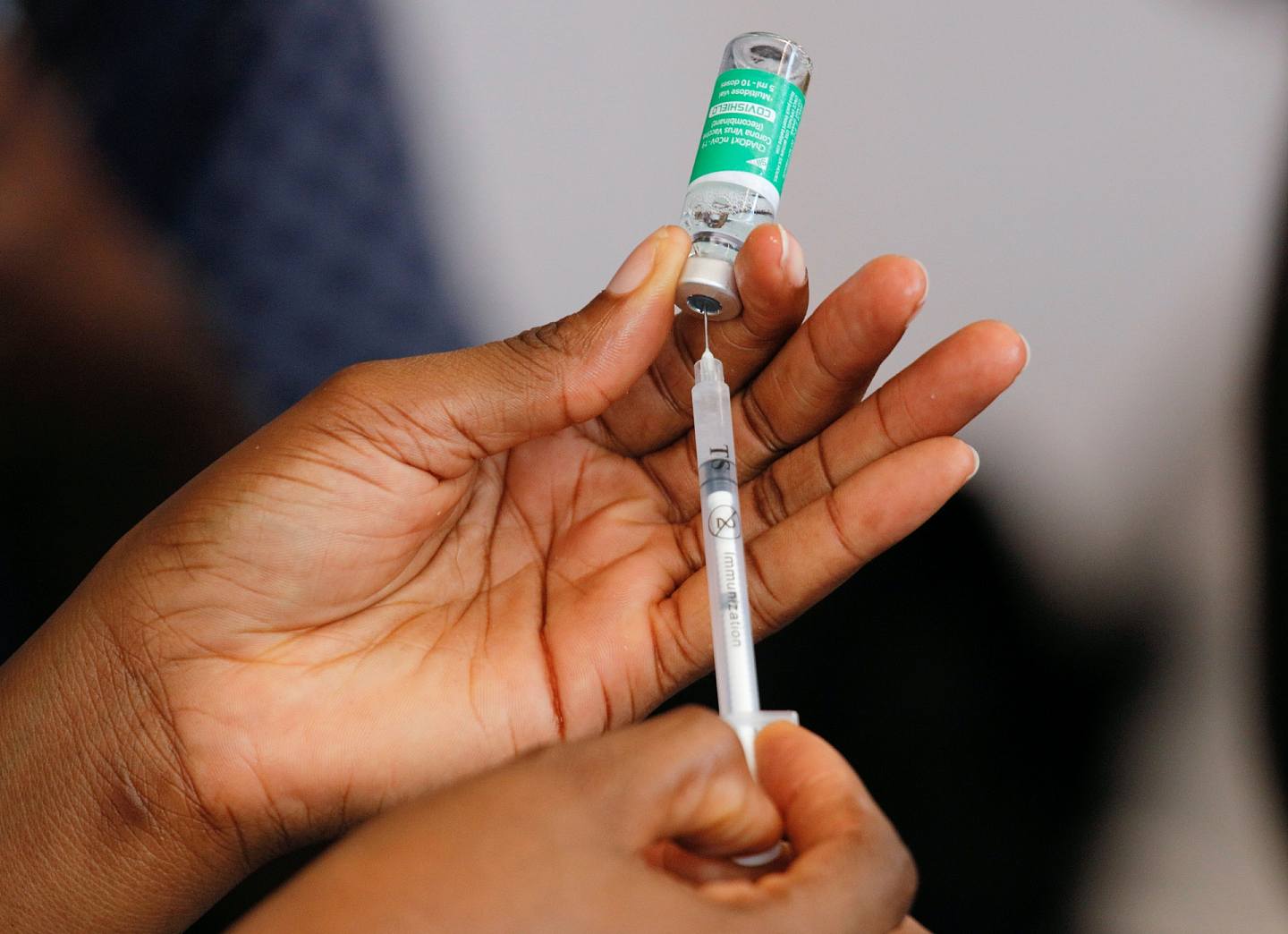 内地专家指，疫苗完全失效的可能性不大。 (Reuters)