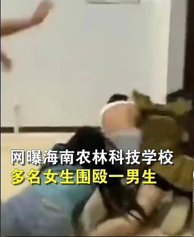 海南一男生遭多名女生群殴，从教室打到走廊，场面混乱不堪（视频/组图） - 4