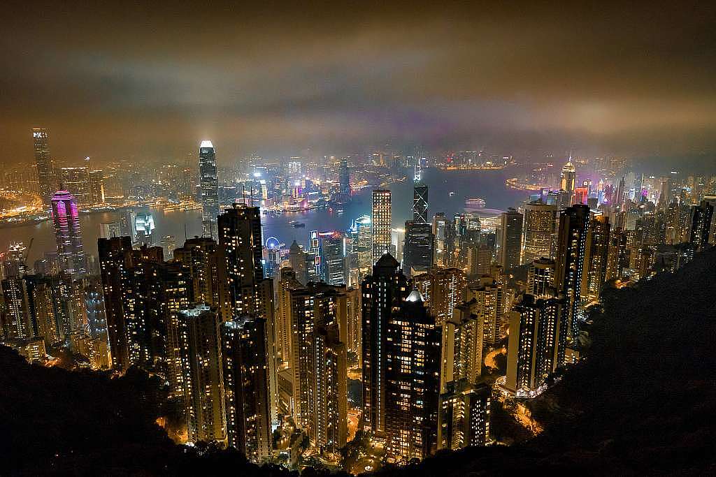 英媒：香港不再是“全球最贵城市”