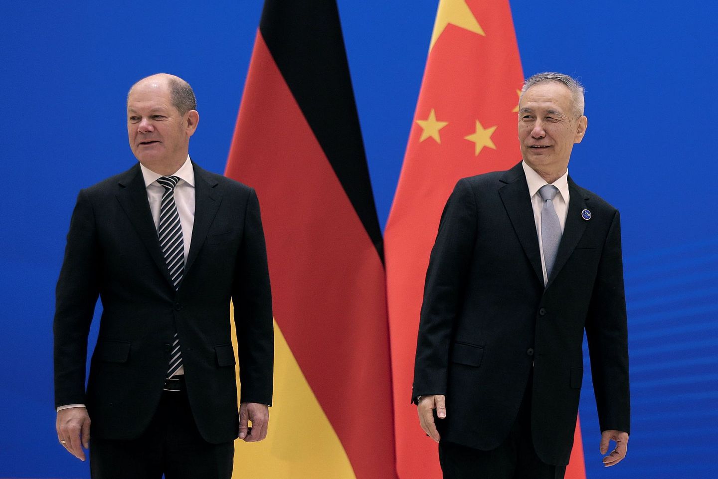2019年1月18日，第二次中德高级别财金对话在北京举行，中国国务院副总理刘鹤（右）与德国副总理兼财政部长肖尔茨（左）共同主持对话。（Reuters）