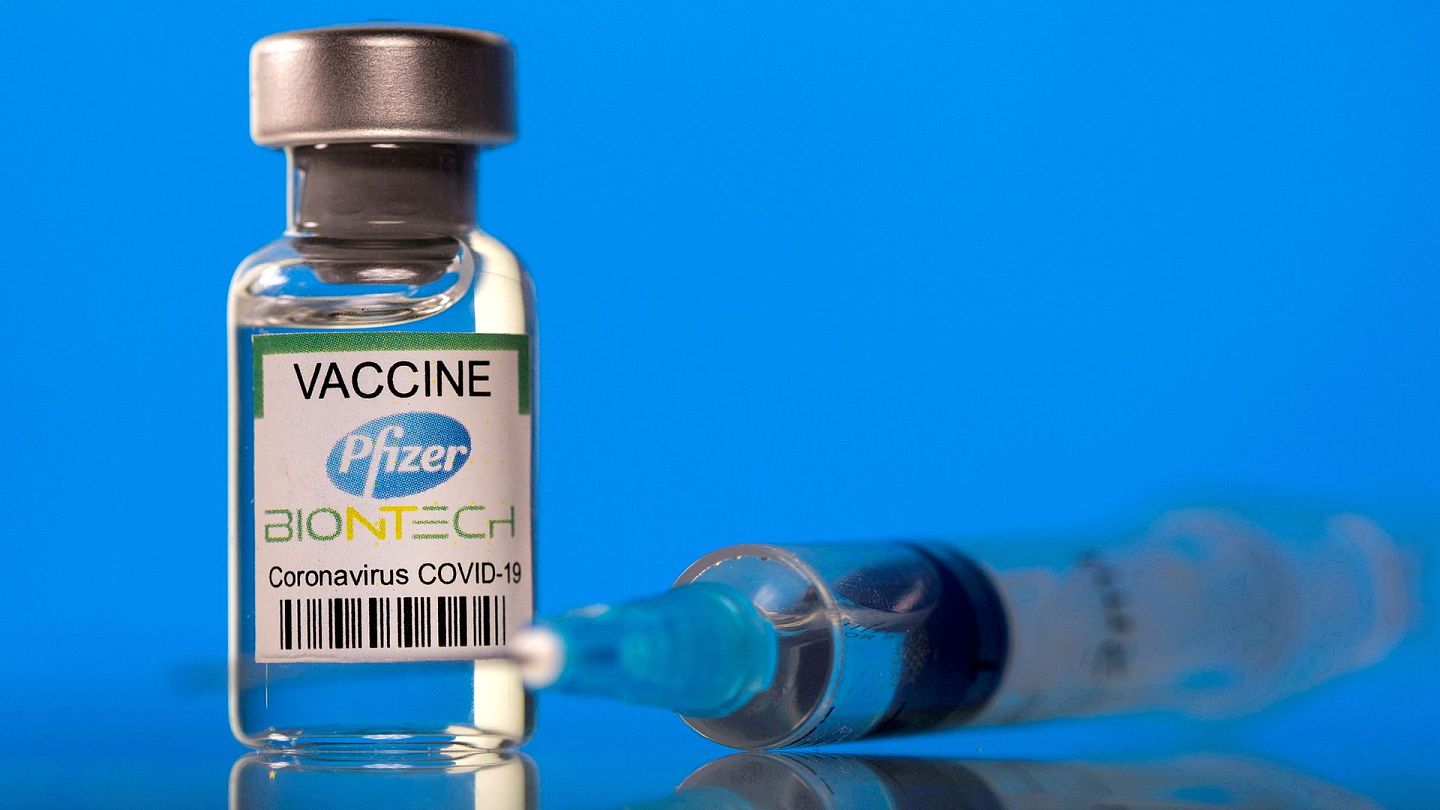 从8月10日开始，辉瑞公司生产的疫苗分别在美国和欧洲延长了三个月的保存期，这种实际意义上的过期疫苗有多少效力是值得注意的。（路透社）