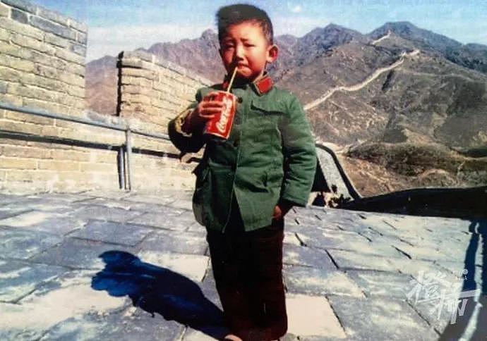 40年前，在长城上第一个喝可乐的小男孩，如今怎么样了？最新状况曝光（组图） - 1
