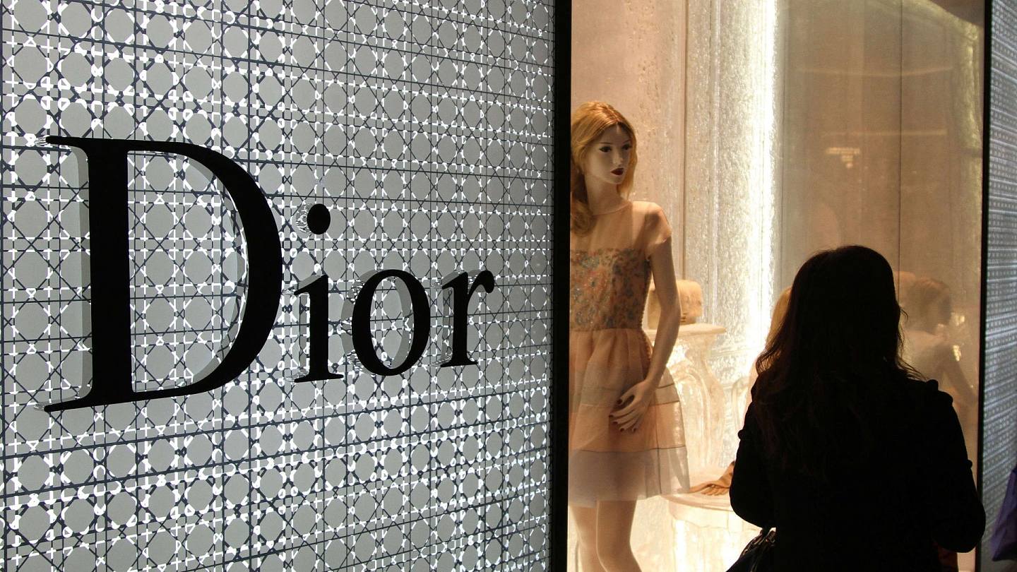 Dior香奈儿等多个奢侈品牌退货「中外有别」 微博网民声言罢买
