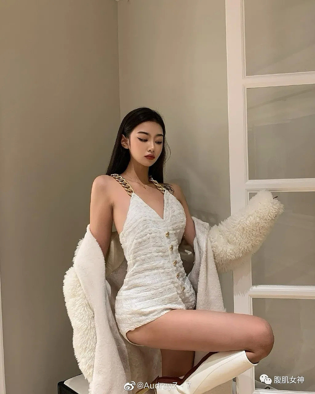 【美女】蜂腰翘臀+神仙颜值!这位女神让网友都沸腾了…(组图) - 14