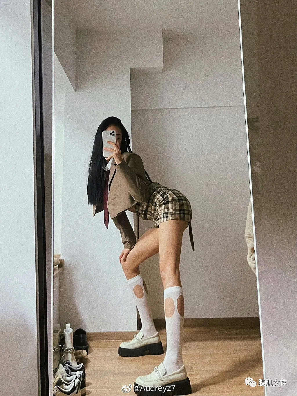 【美女】蜂腰翘臀+神仙颜值!这位女神让网友都沸腾了…(组图) - 17