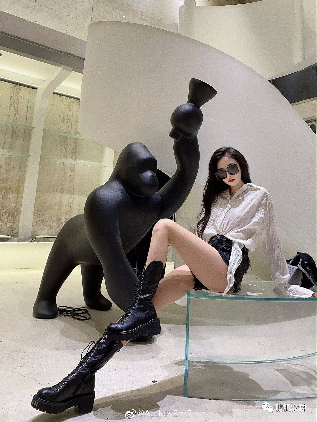 【美女】蜂腰翘臀+神仙颜值!这位女神让网友都沸腾了…(组图) - 18