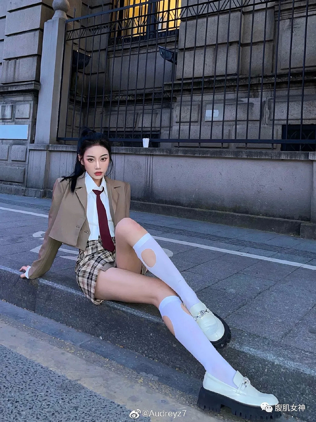 【美女】蜂腰翘臀+神仙颜值!这位女神让网友都沸腾了…(组图) - 29