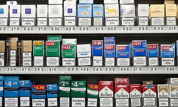 香烟最低79元一包，烟草税高达82%，英国“戒烟”成功了吗？（组图） - 1