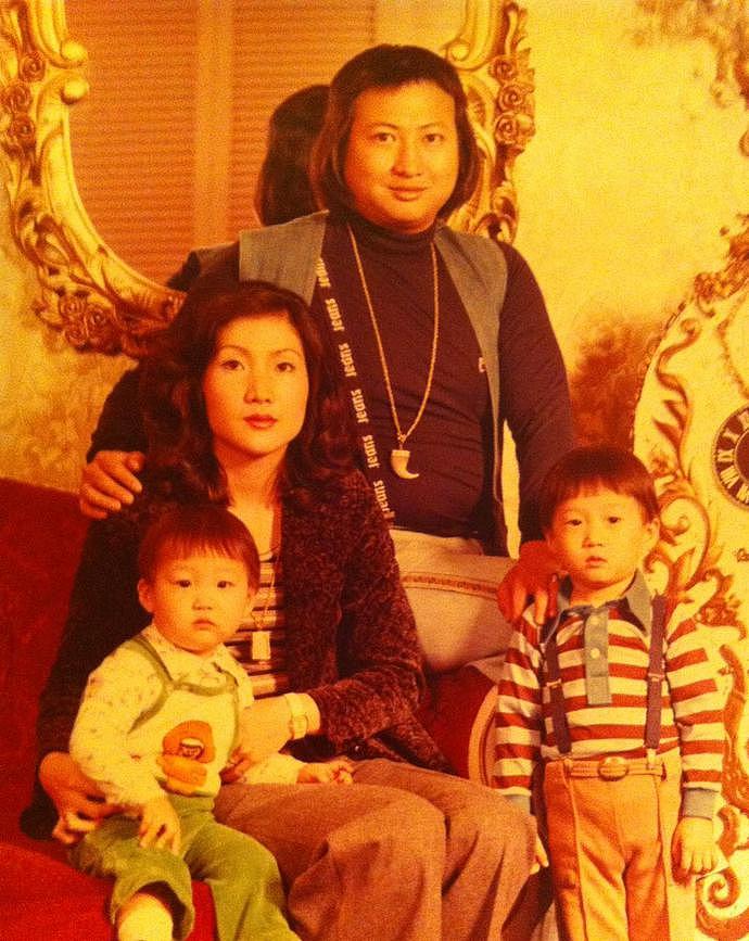 洪天明晒父亲洪金宝年轻时的旧照片，被提到范丞丞，他选择忽视（组图） - 3