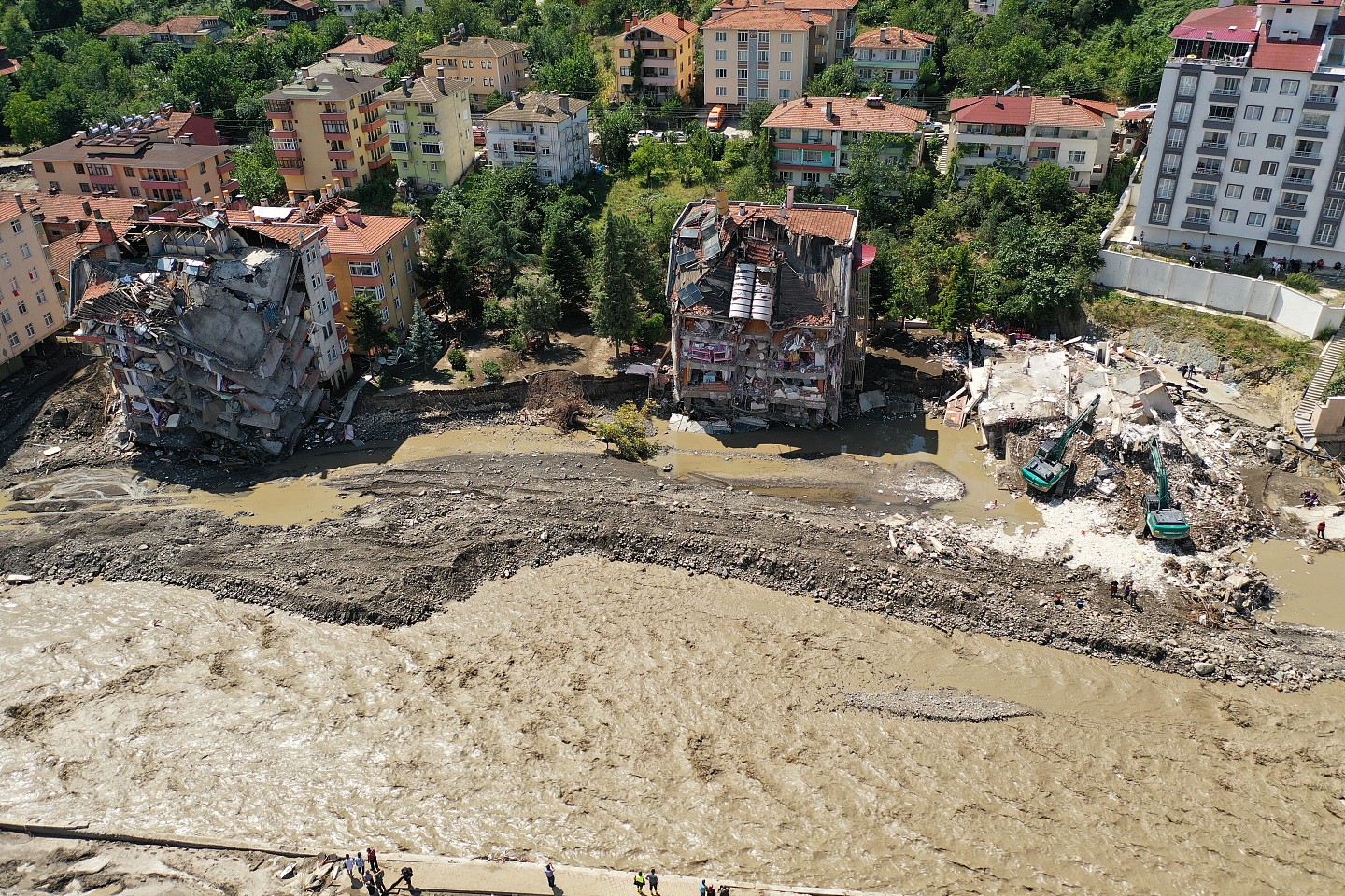 ▲▼ 土耳其北部黑海沿岸地区遭受洪灾，至少57人死亡。 （图／路透）
