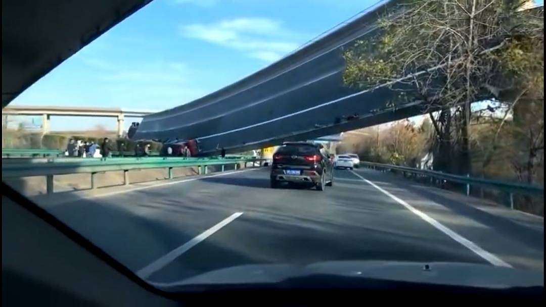 高速高架桥垮塌