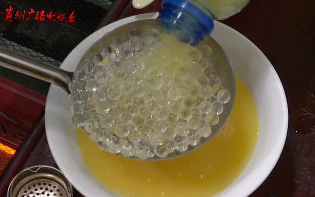 蛋黄里抠出＂珍珠＂遇水变一大瓶，专家：第一次见（组图） - 8