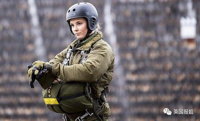 挪威未来女王太帅!开战机跳高楼 还是冲浪冠军（组图） - 9