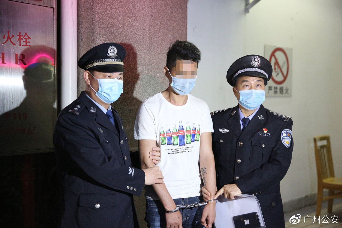 2月15日，广州和湛江两地警方互相移交拘捕的4名涉疫电信诈骗疑犯。（《广州公安》）