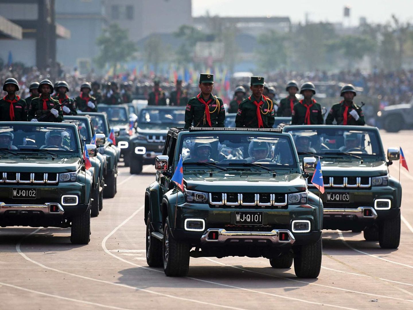 2019年4月17日，缅甸佤邦联合军（United Wa State Army，简称佤联军）与当地民众在缅中边境佤邦首府邦桑举行阅兵式。（AFP）