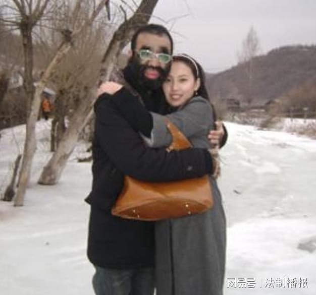 “中国第一毛孩”于震寰：42岁为娶娇妻被逼脱毛，如今儿子长成这样（组图） - 32