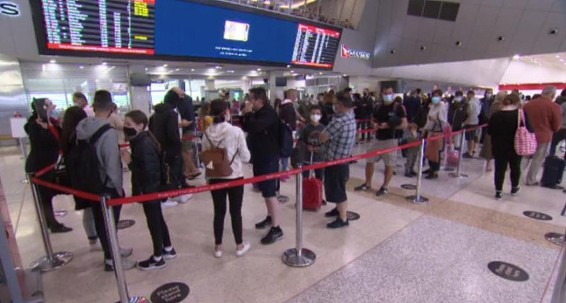 澳多家航空公司取消数十趟航班！机场陷入混乱，数千旅客受到影响（组图） - 7