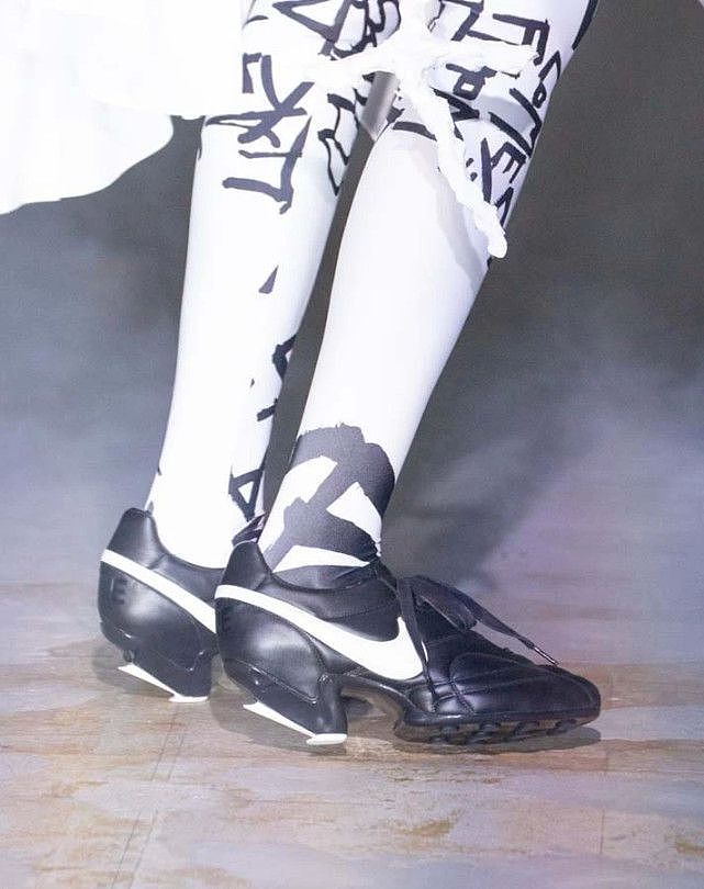 川久保玲为耐克设计足球鞋，跟高8厘米，4000元，让人看不懂（组图） - 4