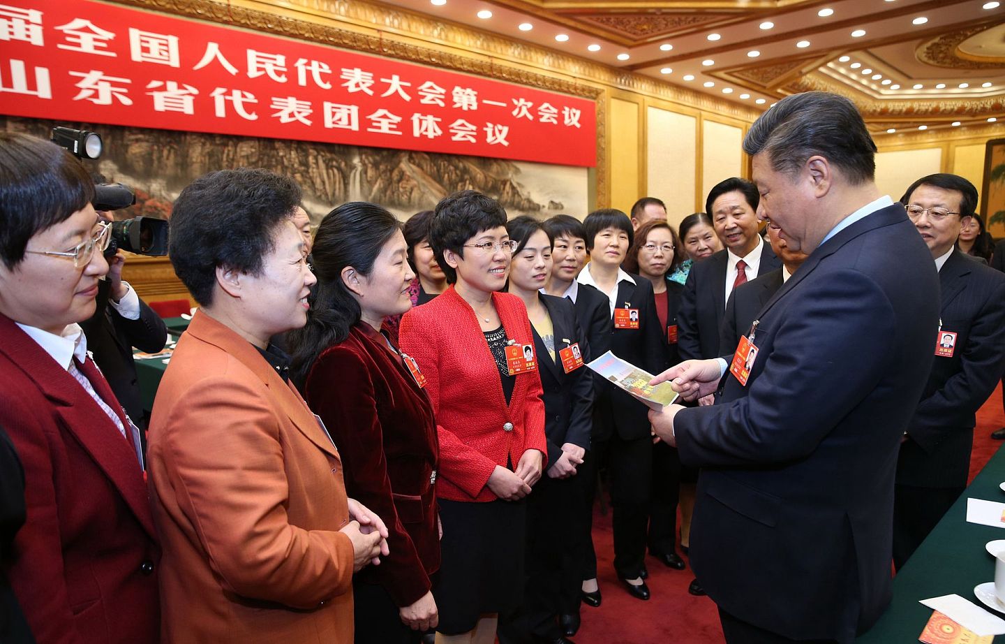 2018年3月8日，中国国家主席习近平参加第十三届中国人大一次会议山东代表团的审议。（新华社）