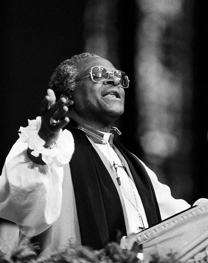 德斯蒙德·M·图图于1984年在华盛顿国家大教堂。这位大主教是一位魅力非凡的布道者，他向教民们保证上帝的爱，同时劝告他们在抗争中选择非暴力之路。