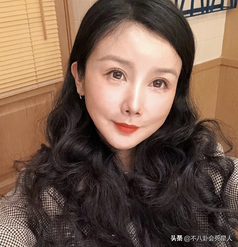 那些乱整鼻子的女明星还好吗？后遗症一大堆，杨幂金晨都开始崩了