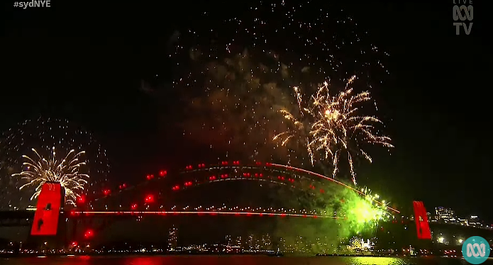 悉尼跨年烟花秀如期举行！绚烂烟花点亮夜空，规模创历史之最（视频/组图） - 25
