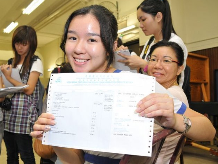 30岁港姐冠军转行当白领，忙到顶着素颜吃泡面，自嘲样子很憔悴（组图） - 5