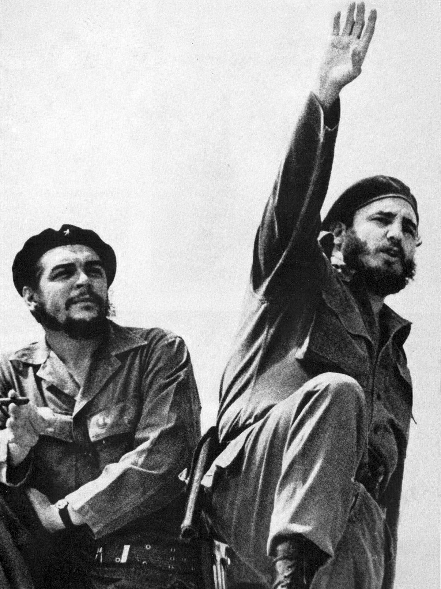 1959年，卡斯特罗（右）与格瓦拉（左）领导的“七二六运动”革命成功，创建西半球第一个社会主义国家，并于翌年立即与中国大陆正式建交。（维基百科公有领域）