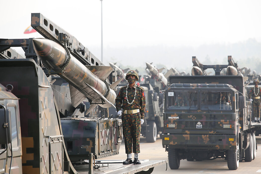 武装部队日阅兵式上展示的武器。缅甸国防军因残暴对待本国公民声名狼藉。