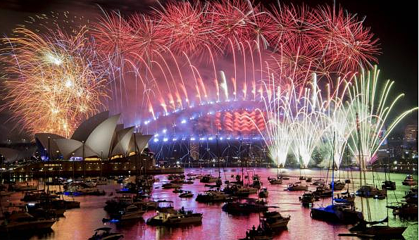 2019新年快乐，全球哪个国家最早跨年，澳小镇一日过三次新年