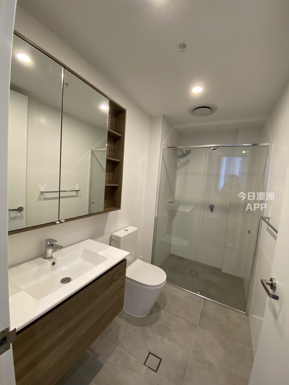 今日悉尼Wolli Creek 特价好房 近车站 两房两卫570包家具 平层 特殊户型 Wolli Creek 特价好房 近车站 两房两卫570包家具 平层 特殊户型