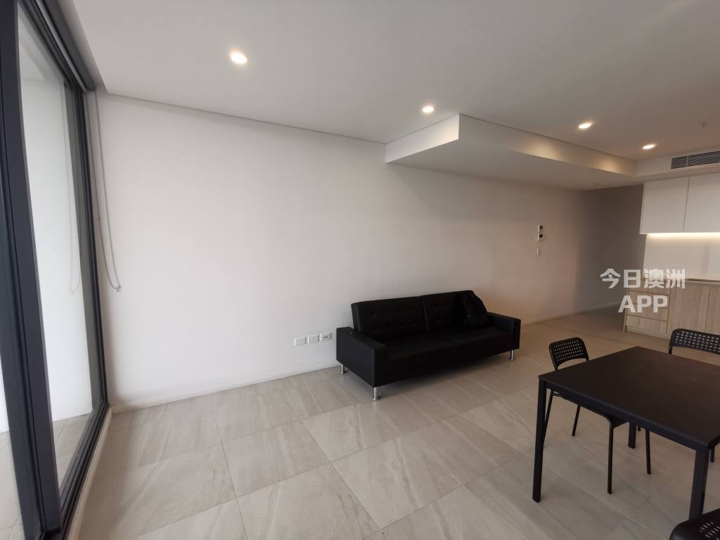 今日悉尼Wolli Creek 复式两房两卫招租 超大面积采光好 640包家具 Wolli Creek 复式两房两卫招租 超大面积采光好 640包家具