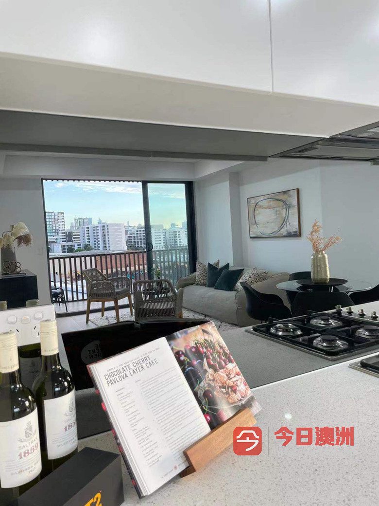 今日悉尼Rosebery fully furnished 两房两卫一车位公寓招租 Rosebery fully furnished 两房两卫一车位公寓招租