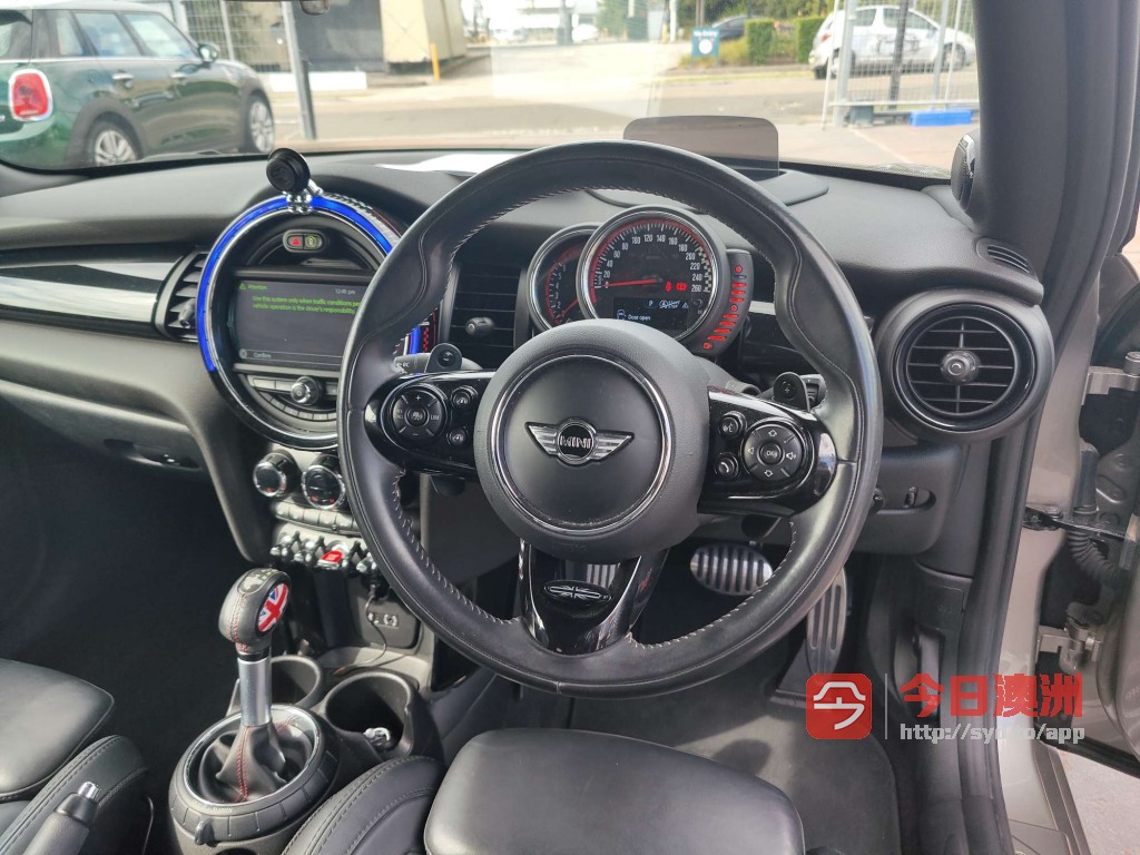 今日悉尼MY17 Mini Cooper S JohnCooperWorks 敞篷顶配 超低公里 最优价 MY17 Mini Cooper S JohnCooperWorks 敞篷顶配 超低公里 最优价