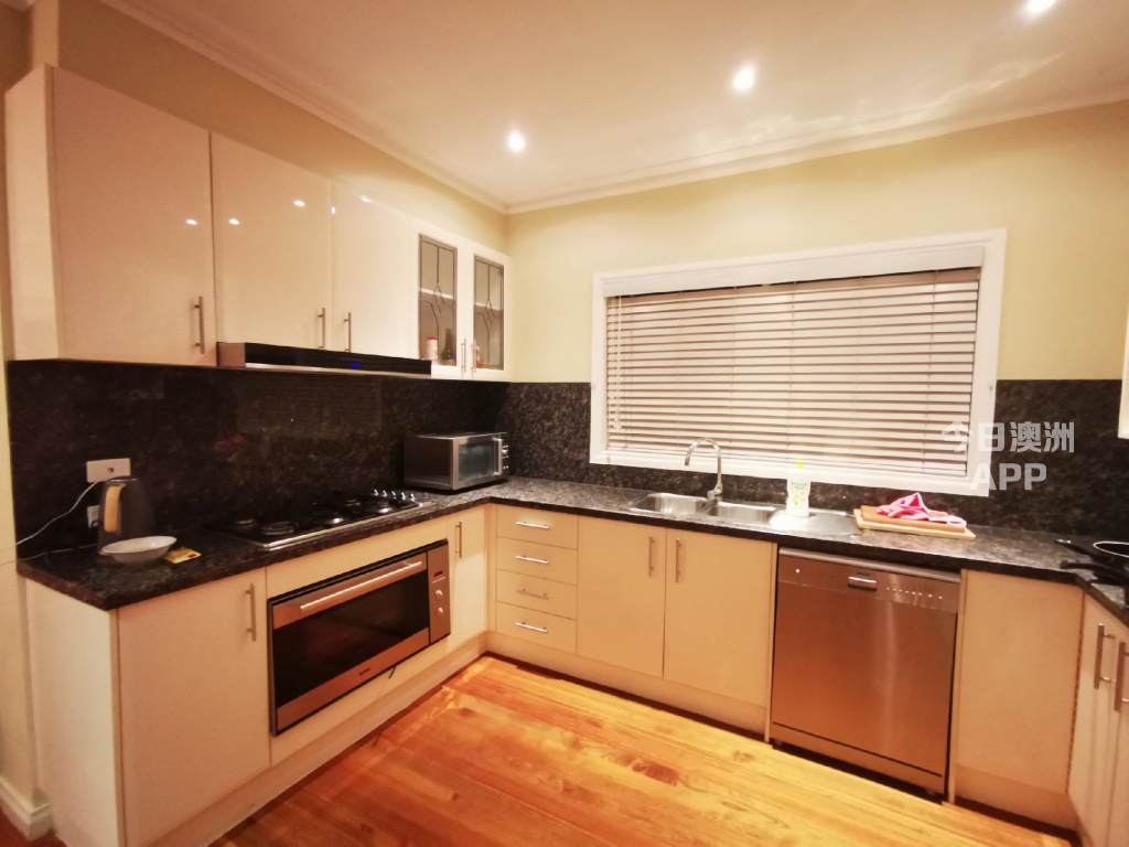 今日墨尔本Bundoora 61站豪华house 豪华主卧1250 Latrobe超市电车站10分钟 Bundoora 61站豪华house 豪华主卧1250 Latrobe超市电车站10分钟