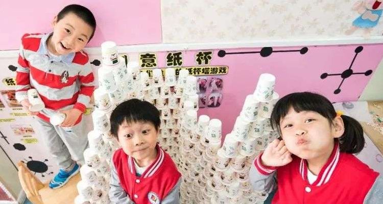 中国实施“三孩生育政策”