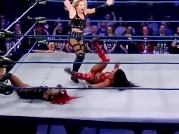 乳房植入爆炸，WWE运动员成OnlyFans色情明星（组图） - 2