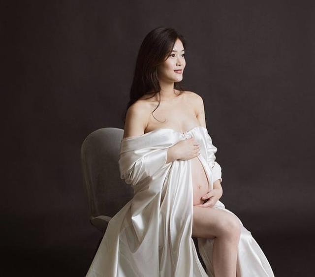 香港著名靓模宣布平安产女，宝宝拥有大双眼皮颜值高（组图） - 9