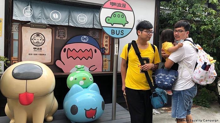 Taiwan Taipei | Erstes gleichgeschlechtliches Ehepaar adoptiert Kind