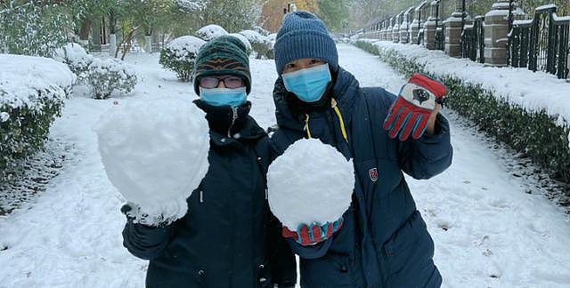 陈羽凡带13岁儿子参加聚餐，烟瘾仍旧不小，元宝正脸照罕见曝光（组图） - 8