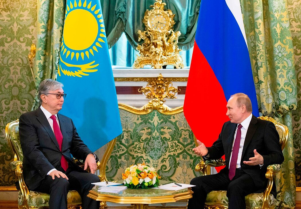 2019年，俄罗斯总统弗拉基米尔·普京与哈萨克斯坦总统卡西姆-约马尔·托卡耶夫在莫斯科会面。