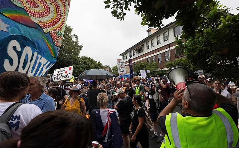 悉尼爆发反疫苗游行，数百抗议者反对儿童接种新冠疫苗（组图） - 4