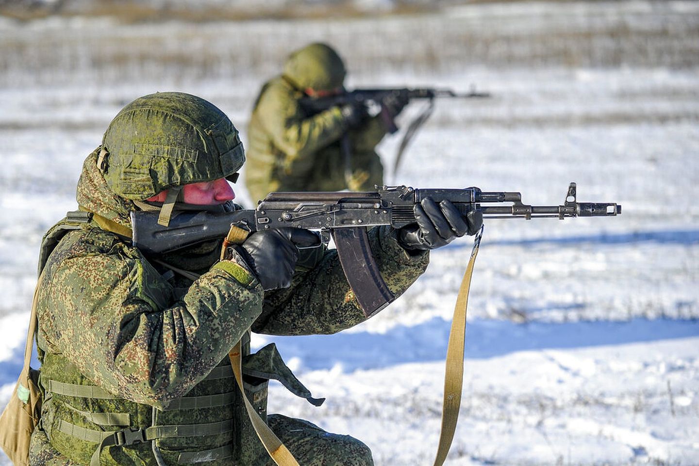 2021年12月22日，俄军在其与乌克兰的边境附近地区进行射击演练。（AP）