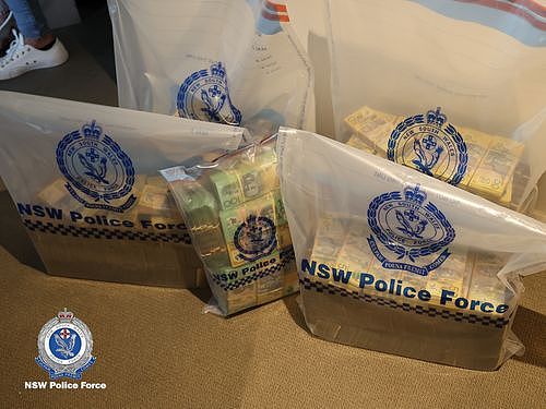 悉尼警方在三大华人区展开抓捕行动，4人涉贩毒洗钱被捕，共缴获$800万现金（组图） - 2