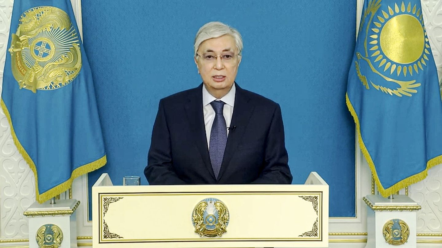 2022年1月5日，哈萨克斯坦总统托卡耶夫发表电视讲话。（AP）
