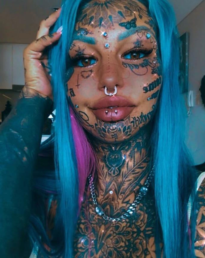 昆士兰26岁模特纹身上瘾，眼球上也有，担心找不到工作却成“网红”（组图） - 1