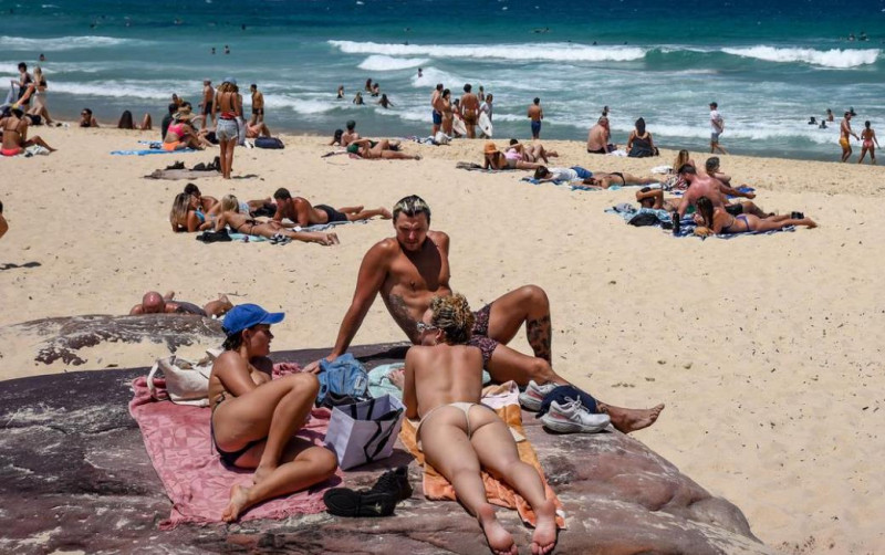 悉尼民众无视海啸预警，涌入Bondi海滩！当局发出严厉警告