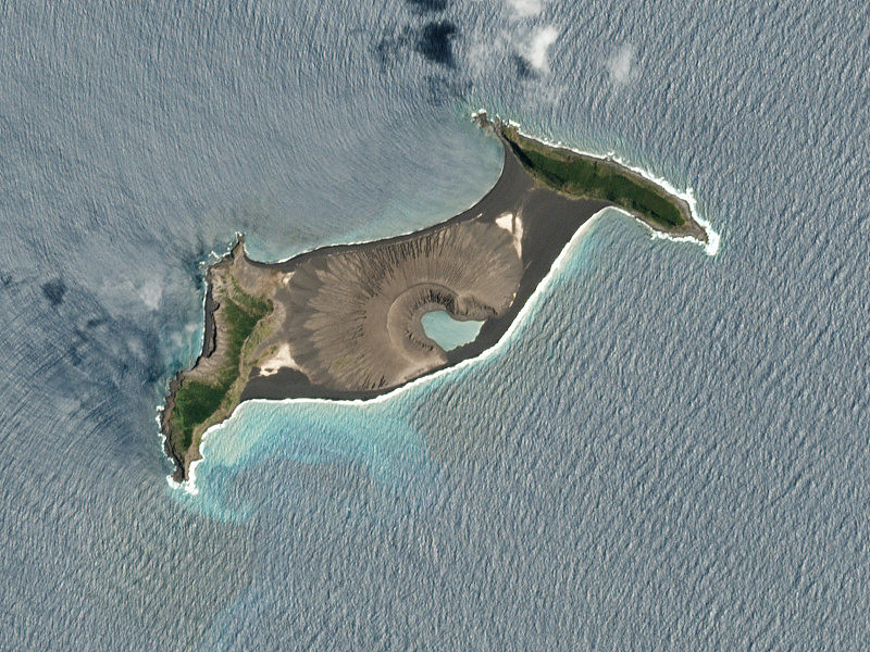 汤加海底火山喷发后，小岛几乎消失，卫星照片定格惊人影像（组图） - 1