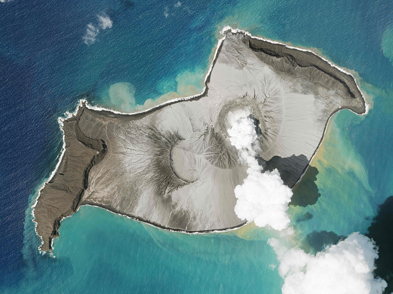 汤加海底火山喷发后，小岛几乎消失，卫星照片定格惊人影像（组图） - 3